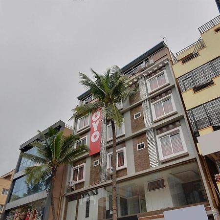 Hotel O Sri Sai Guru Comforts Yelahanka Kültér fotó