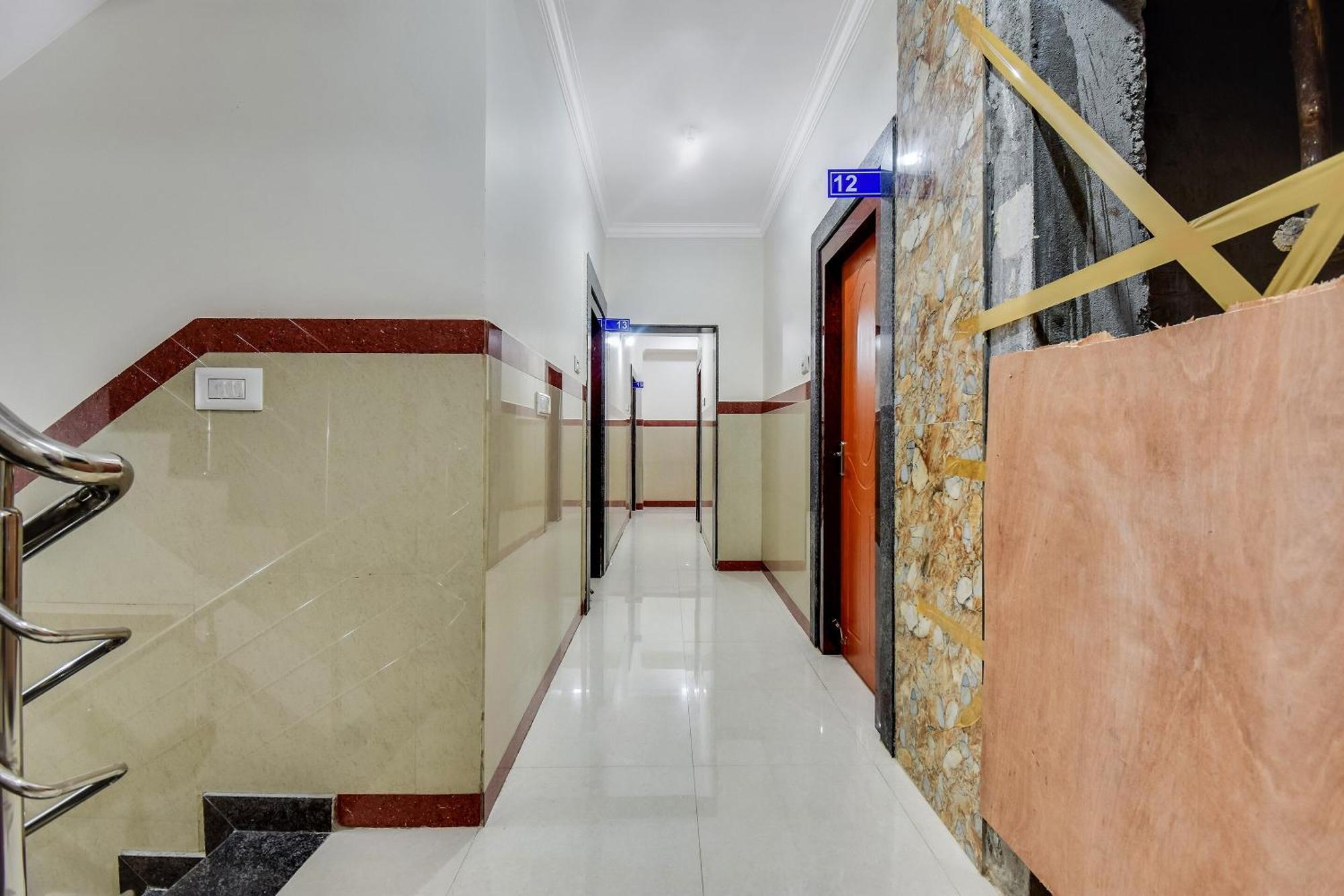 Hotel O Sri Sai Guru Comforts Yelahanka Kültér fotó