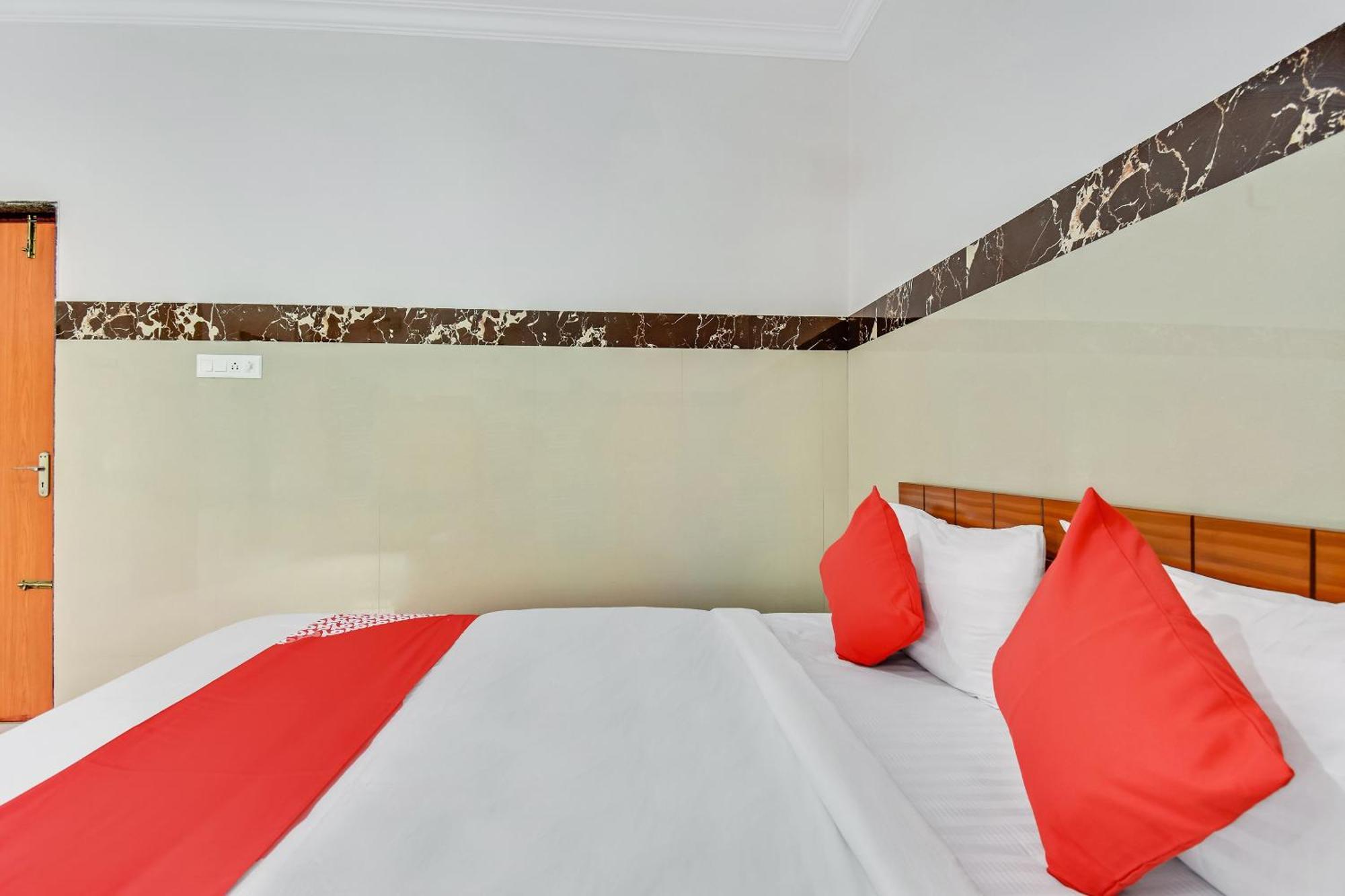 Hotel O Sri Sai Guru Comforts Yelahanka Kültér fotó